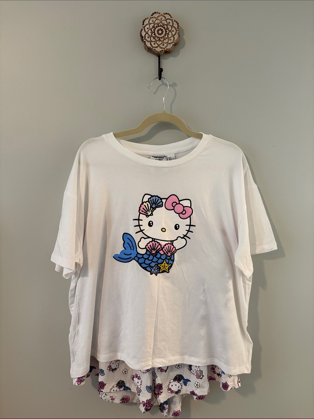 Forever 21 White Hello Kitty Mermaid Women’s Pajama Set